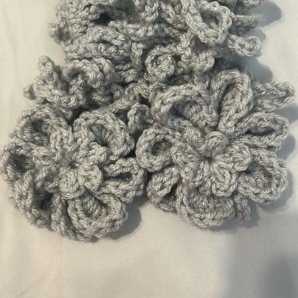 NWT Angelas Designs handmade crocheted one of a kind silver sparkle 92” boa